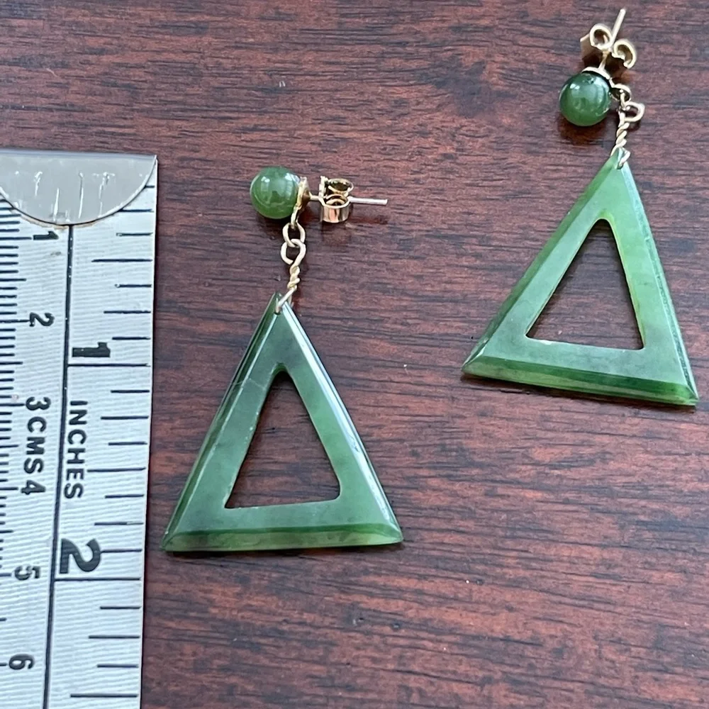 Hand-carved natural spinach green nephrite jade drop gold plated drop earrings - Picture 6 of 6